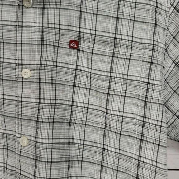 QuikSilver Boys Plaid Button Down Short‎ Sleeve Shirt Size Medium - Picture 3 of 5